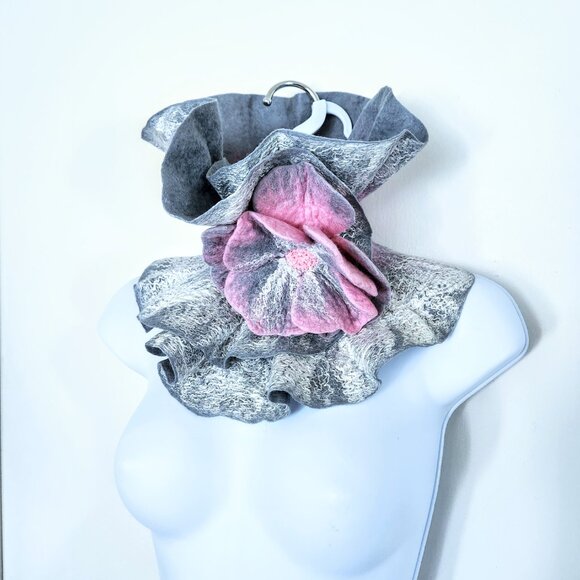 NWOT Handmade Felted Wool Wrap Scarf, Silk-Soft Nuno Felt, Women Neck Warmer - Picture 6 of 13